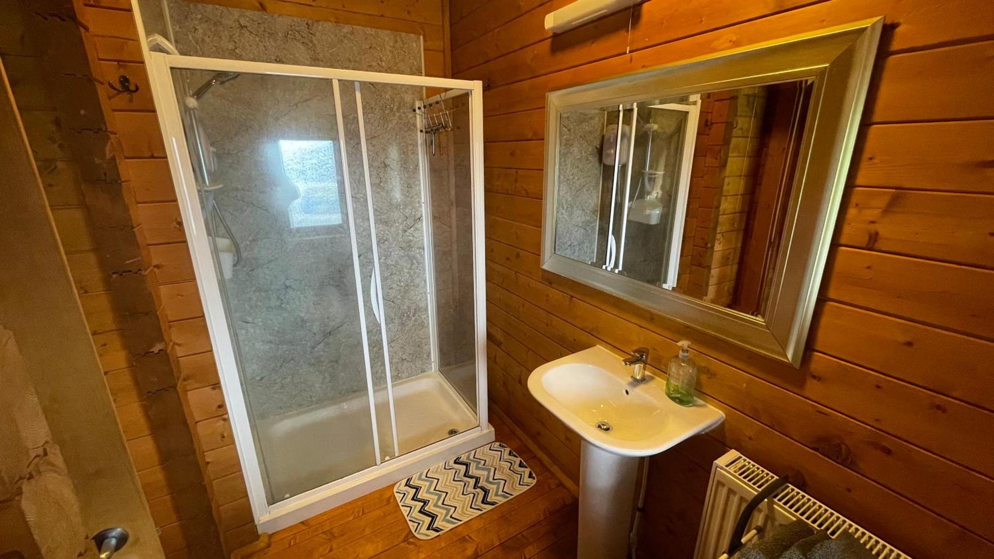 Blossom Cabin - Little Log Cabin In Wales Newtown  Esterno foto